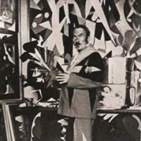 Giacomo Balla en su estudio sosteniendo Las flores futuristas verde, azul marino y azul